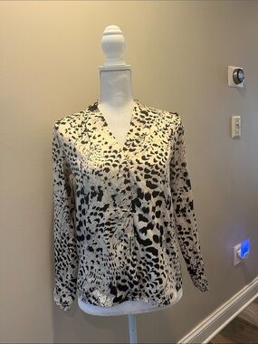 Babaton Black and Cream Printed V-Neck Blouse